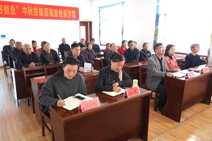 标题:省委讲师团、英国365官方网站赴华容区开展“大思政课”“百马行动”观摩宣讲活动.docx
